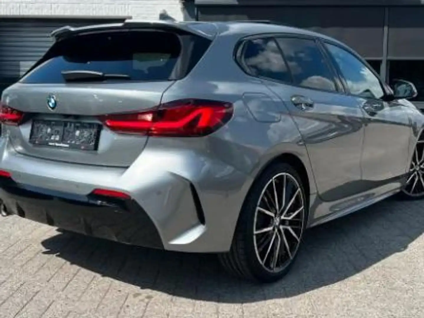 BMW 118 118i Aut. M Sport Gris - 2