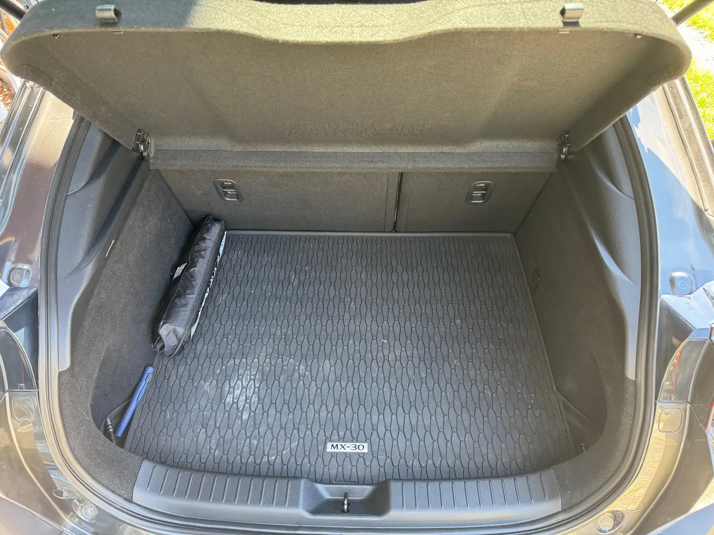 Mazda MX-30 MX-30 e-SKYACTIV EV 35,5kWh MAKOTO MODERN CONFIDENCE MAKOTO MODERN CONFIDENCE Grau - 2