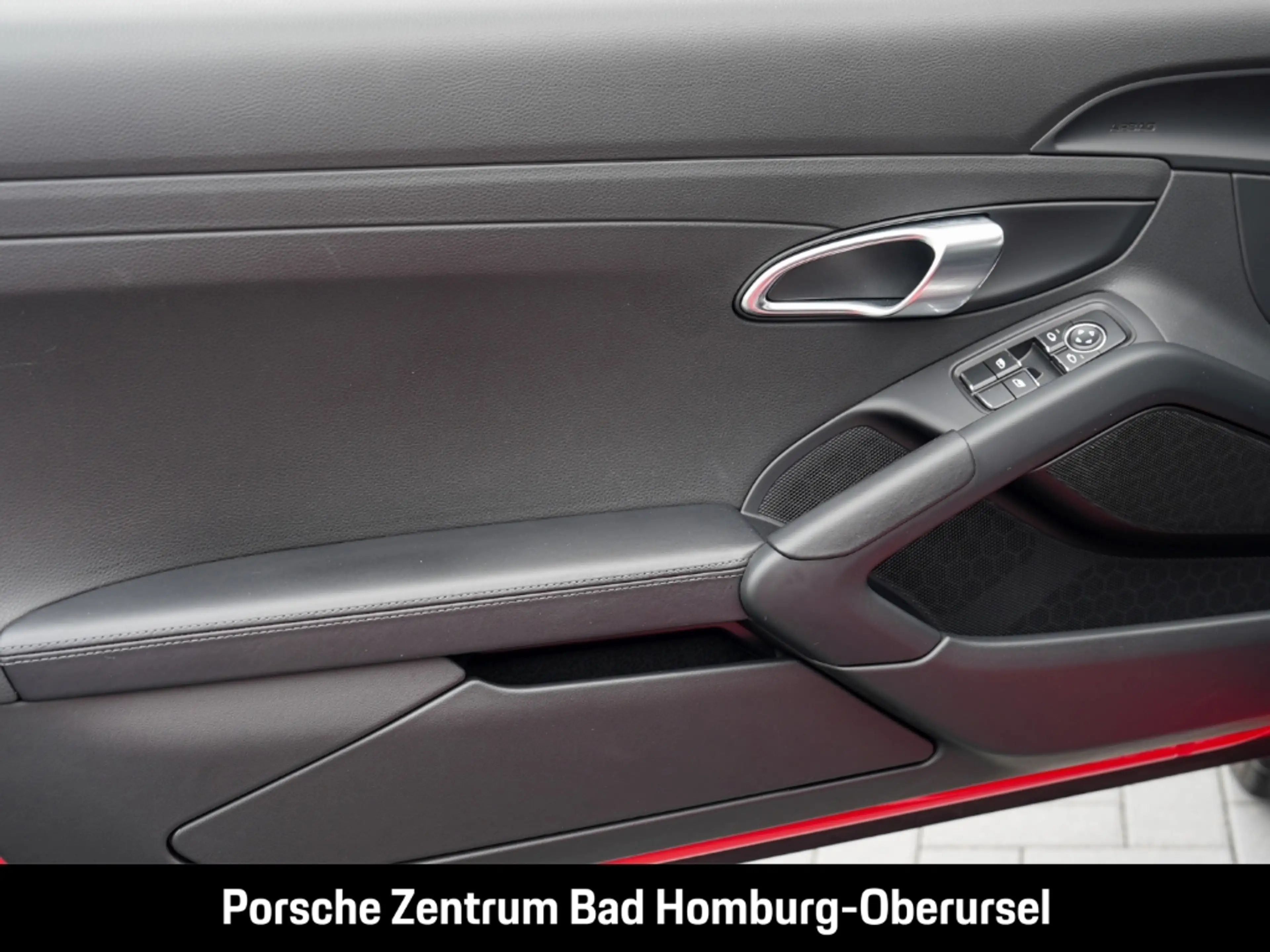 Porsche Boxster 718 S — photo 13