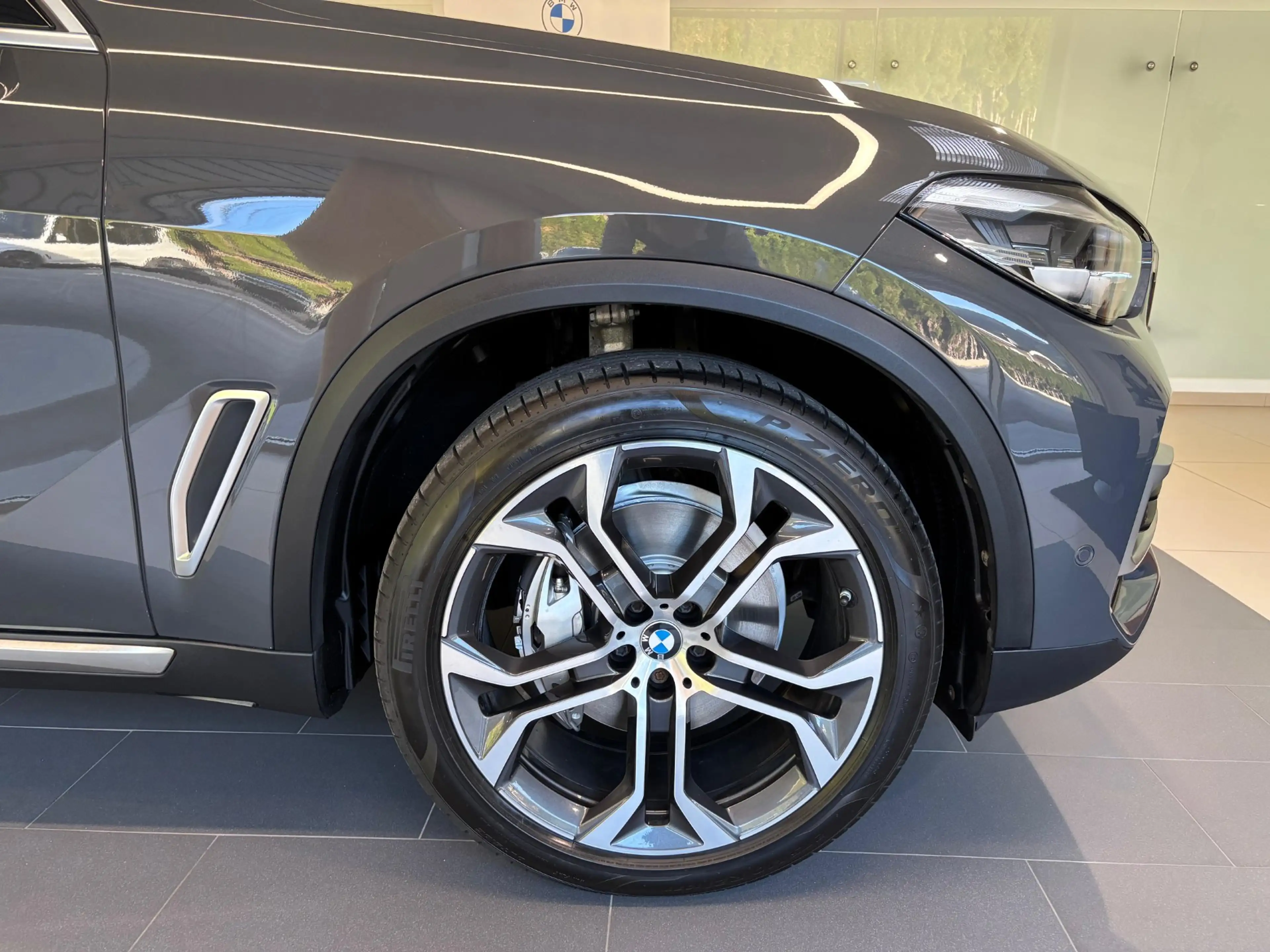 BMW X5 xDrive30d — photo 2