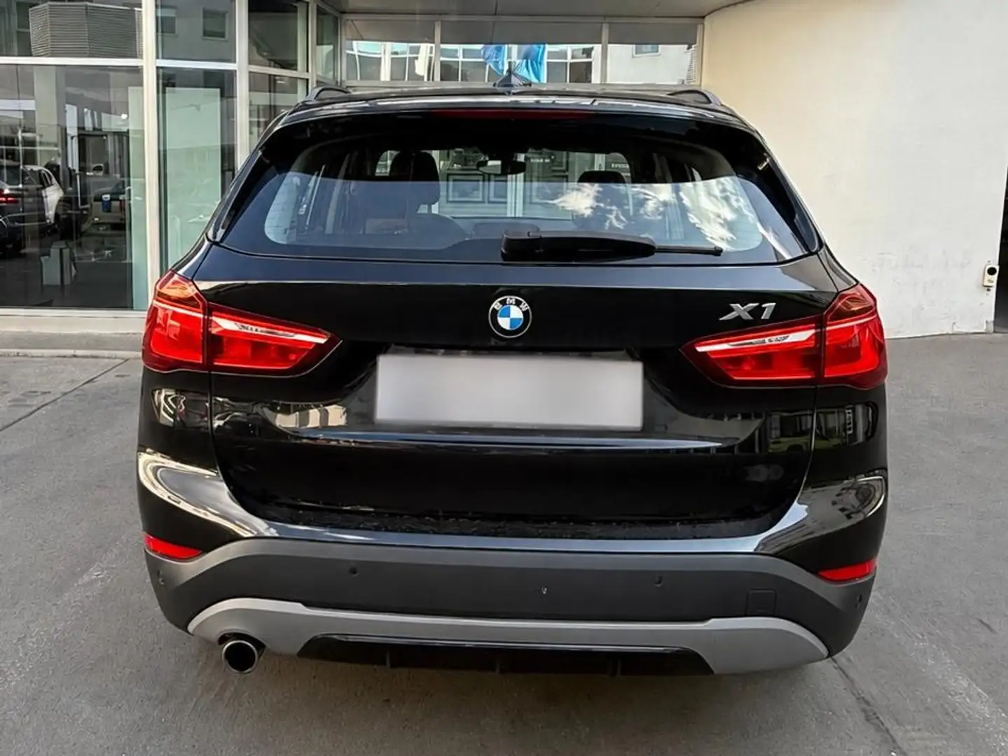 BMW X1 X1 xDrive18d Sport Line Aut. Sport Line Schwarz - 2