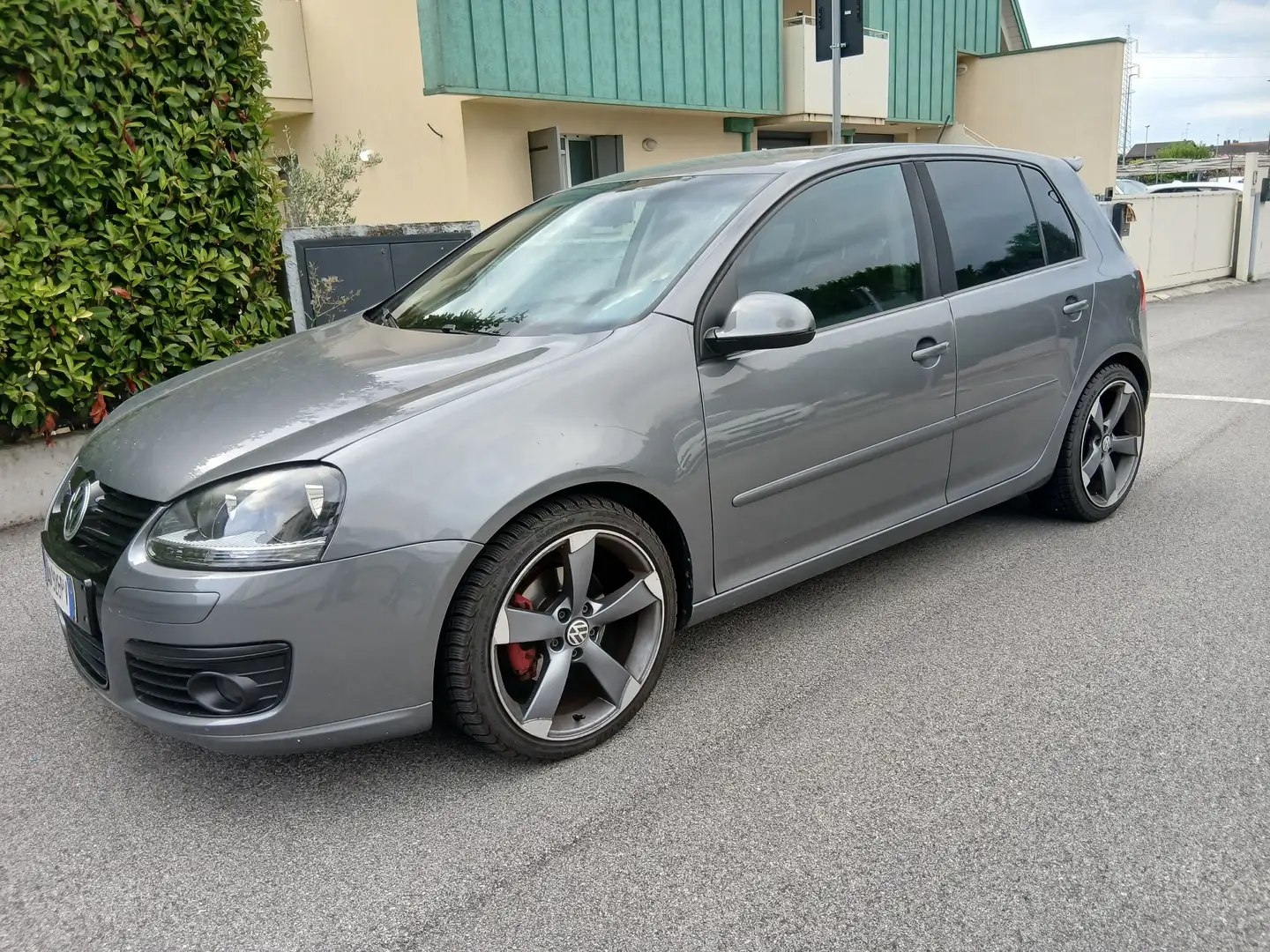 Volkswagen Golf 2.0 tdi Gt Sport c/pelle dsg CAMBIO DA SISTEMARE Grigio - 2