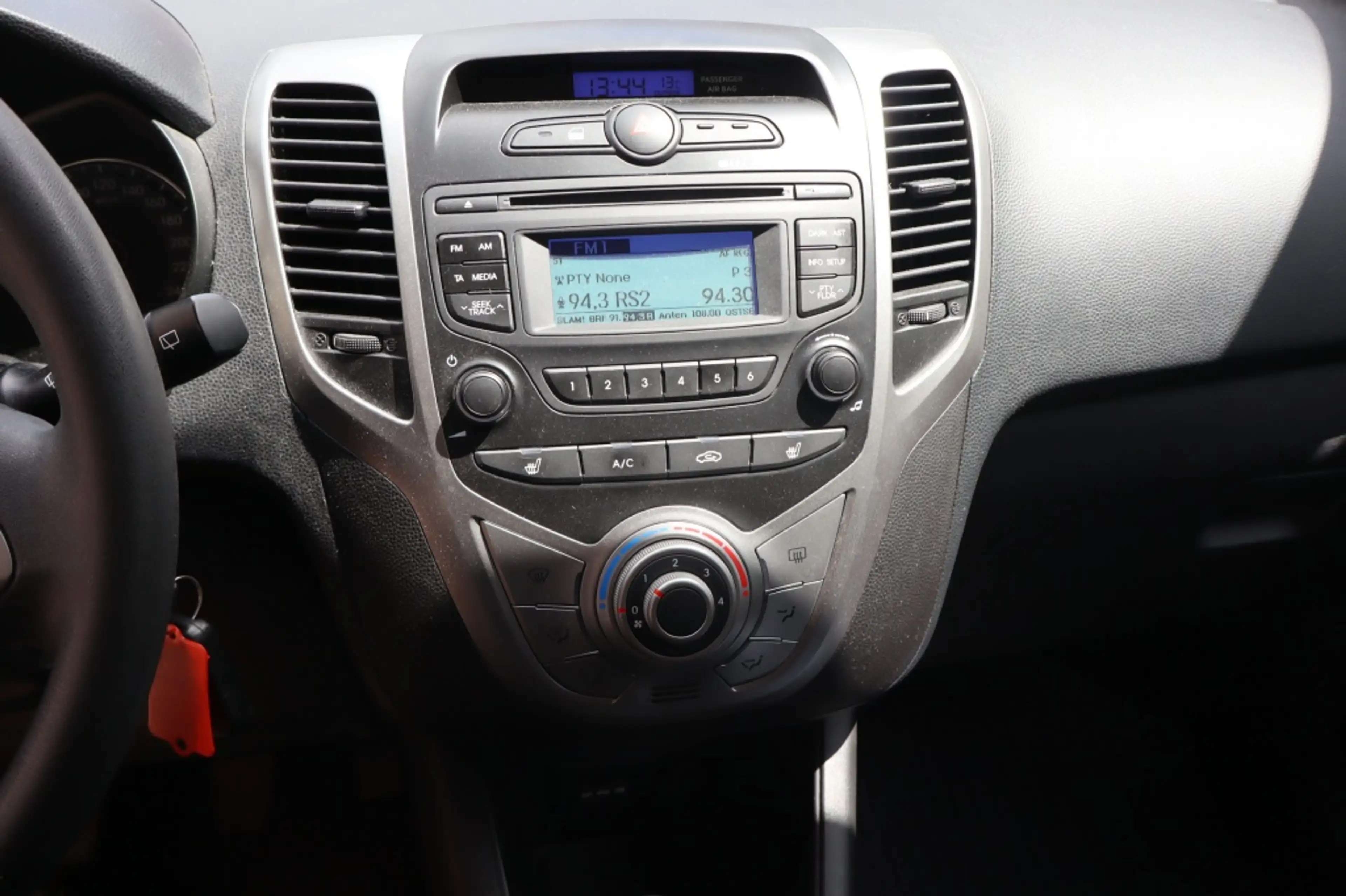 Hyundai iX20 1.4i i-Drive — photo 13