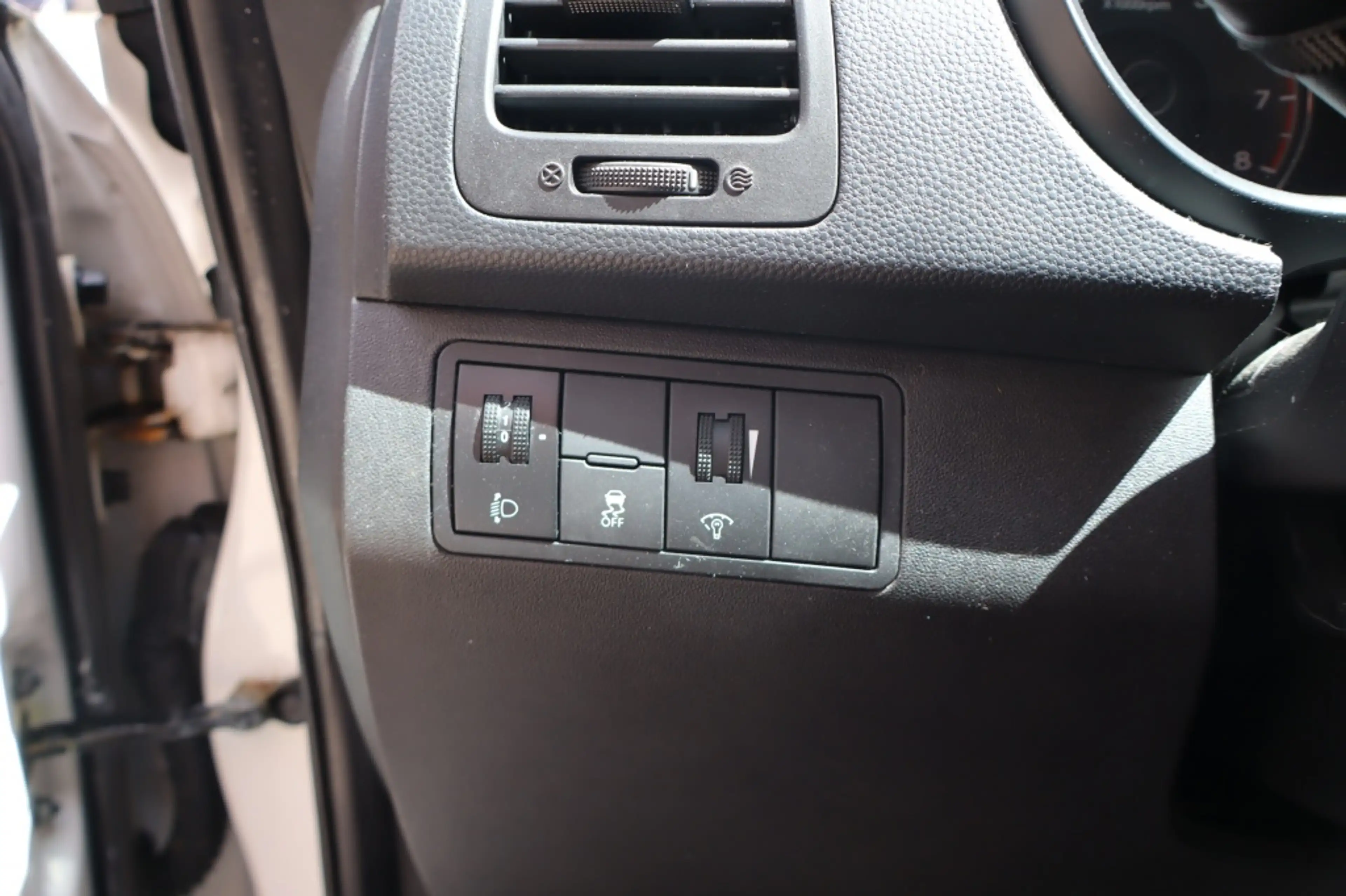 Hyundai iX20 1.4i i-Drive — photo 11