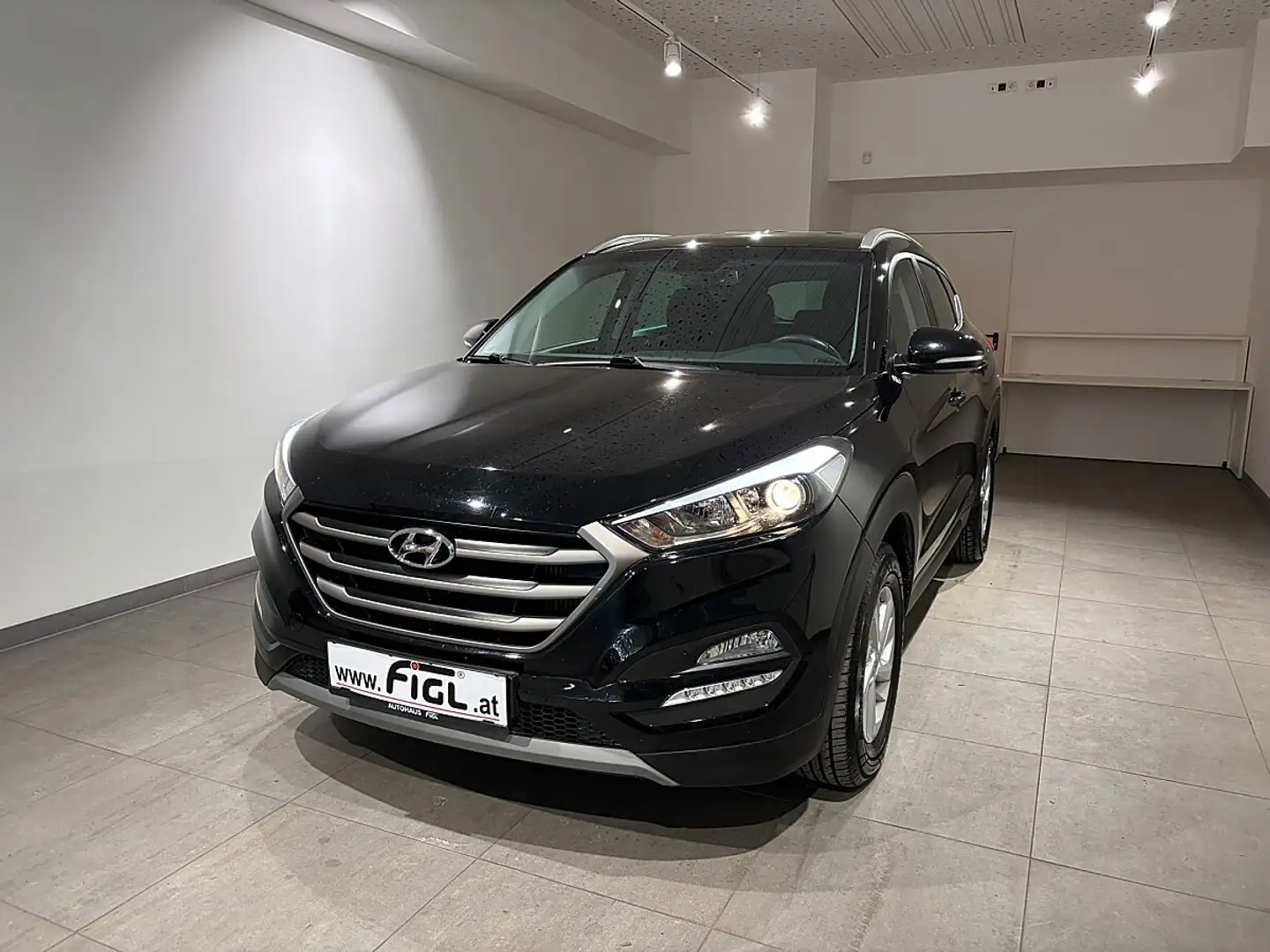 Hyundai TUCSON Tucson 2,0 CRDI 4WD Go Schwarz - 1