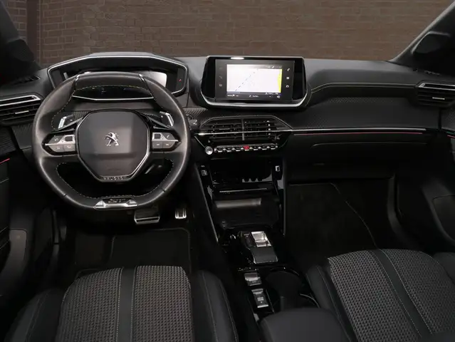 Peugeot 208 view 11