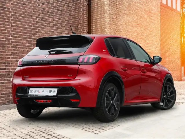 Peugeot 208 view 4