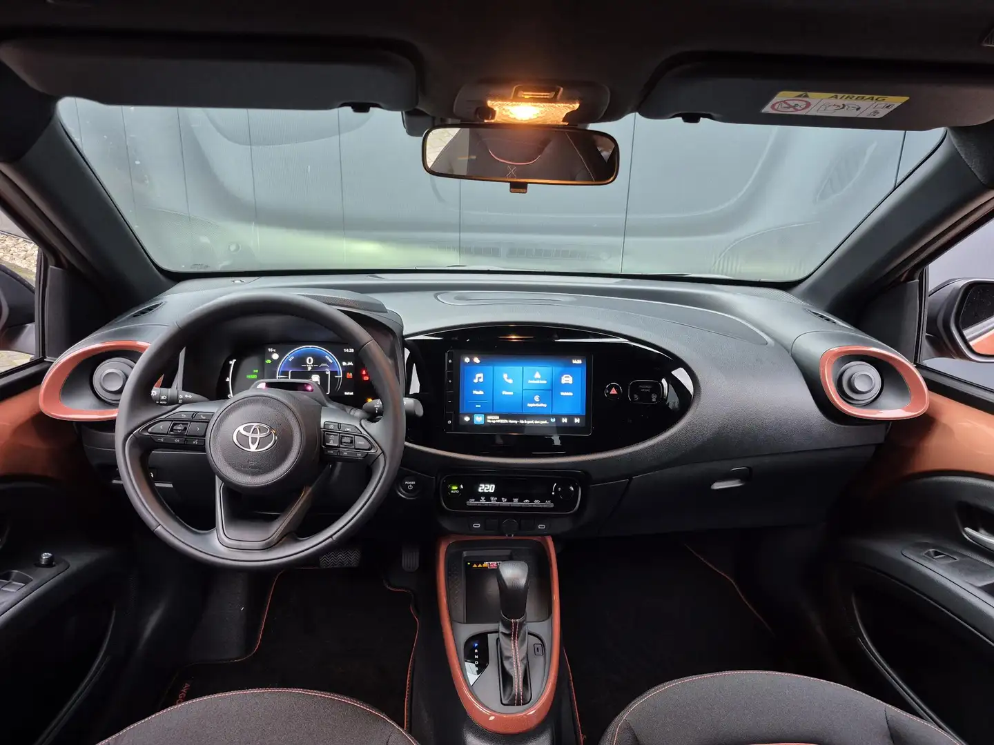 Toyota Aygo X Hybrid 115 pulse | Easy pack | Nieuw op voorraad | Oranje - 2