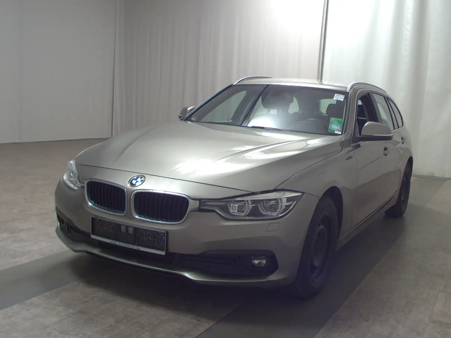 BMW 320 d Touring  Advantage LED el.Heck AUT SHZ LM Silber - 2