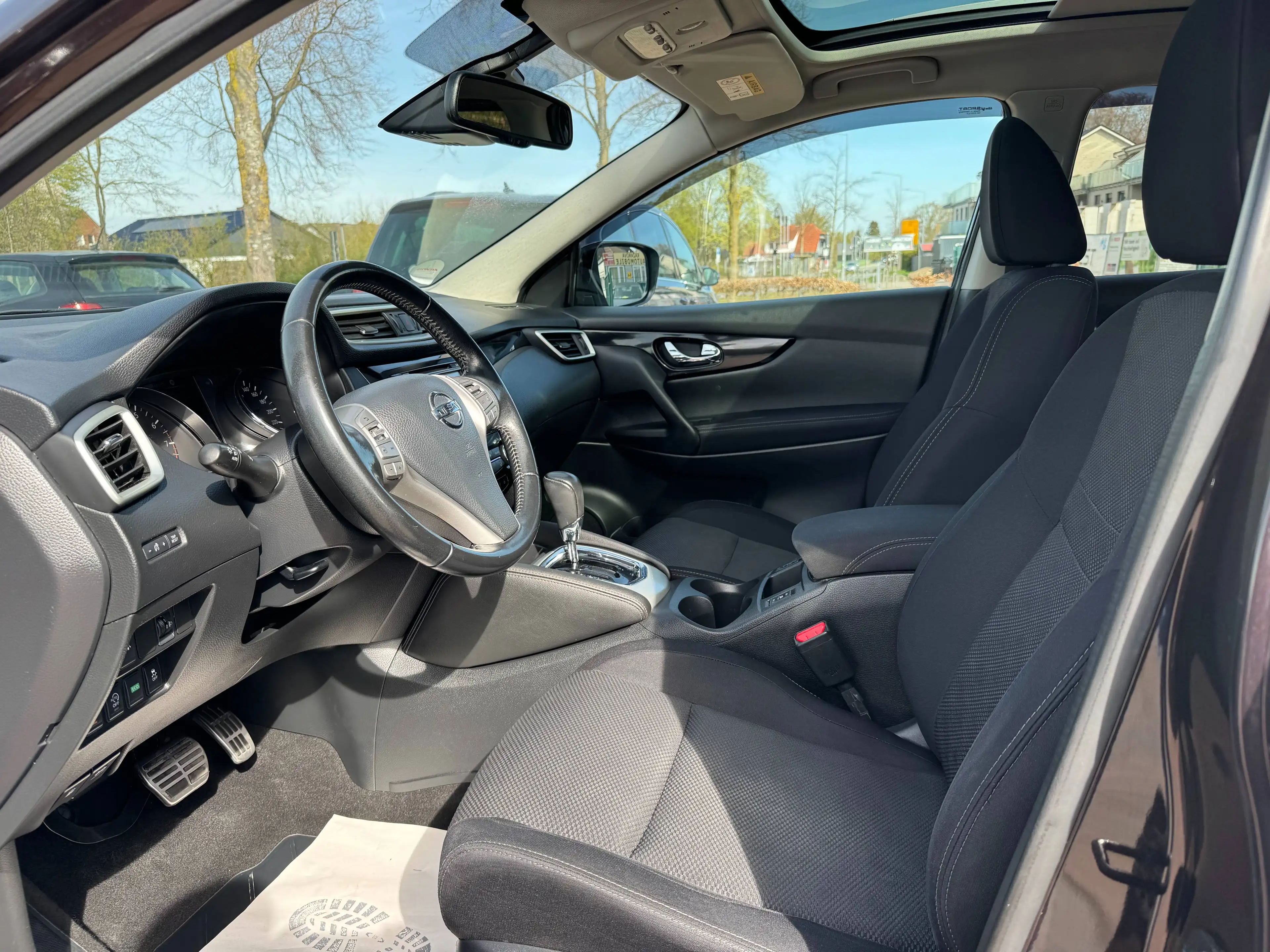 Nissan Qashqai N-Connecta-Automatik-NAV+Panorama+Shzg+ACC.. — photo 13