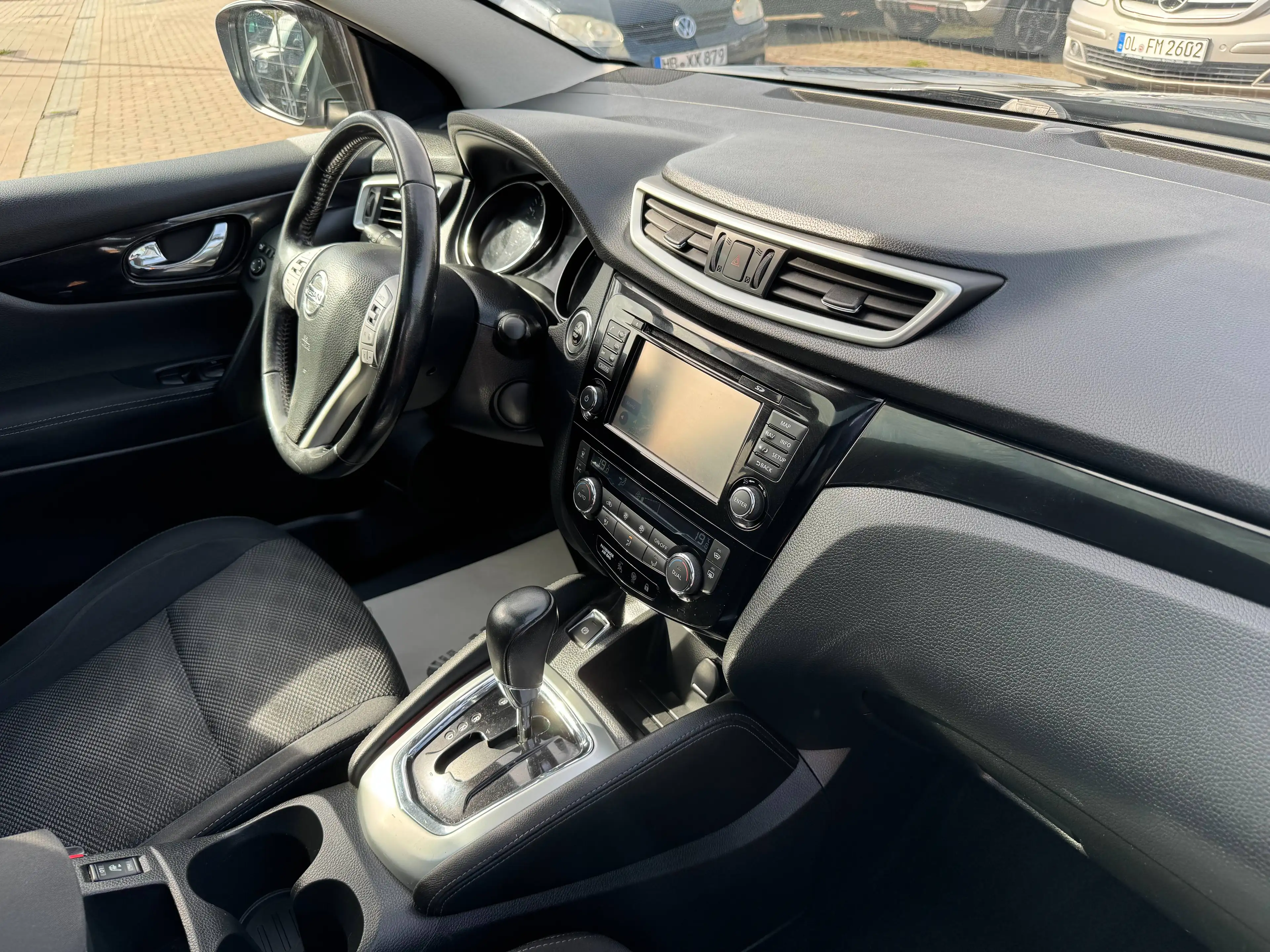 Nissan Qashqai N-Connecta-Automatik-NAV+Panorama+Shzg+ACC.. — photo 14