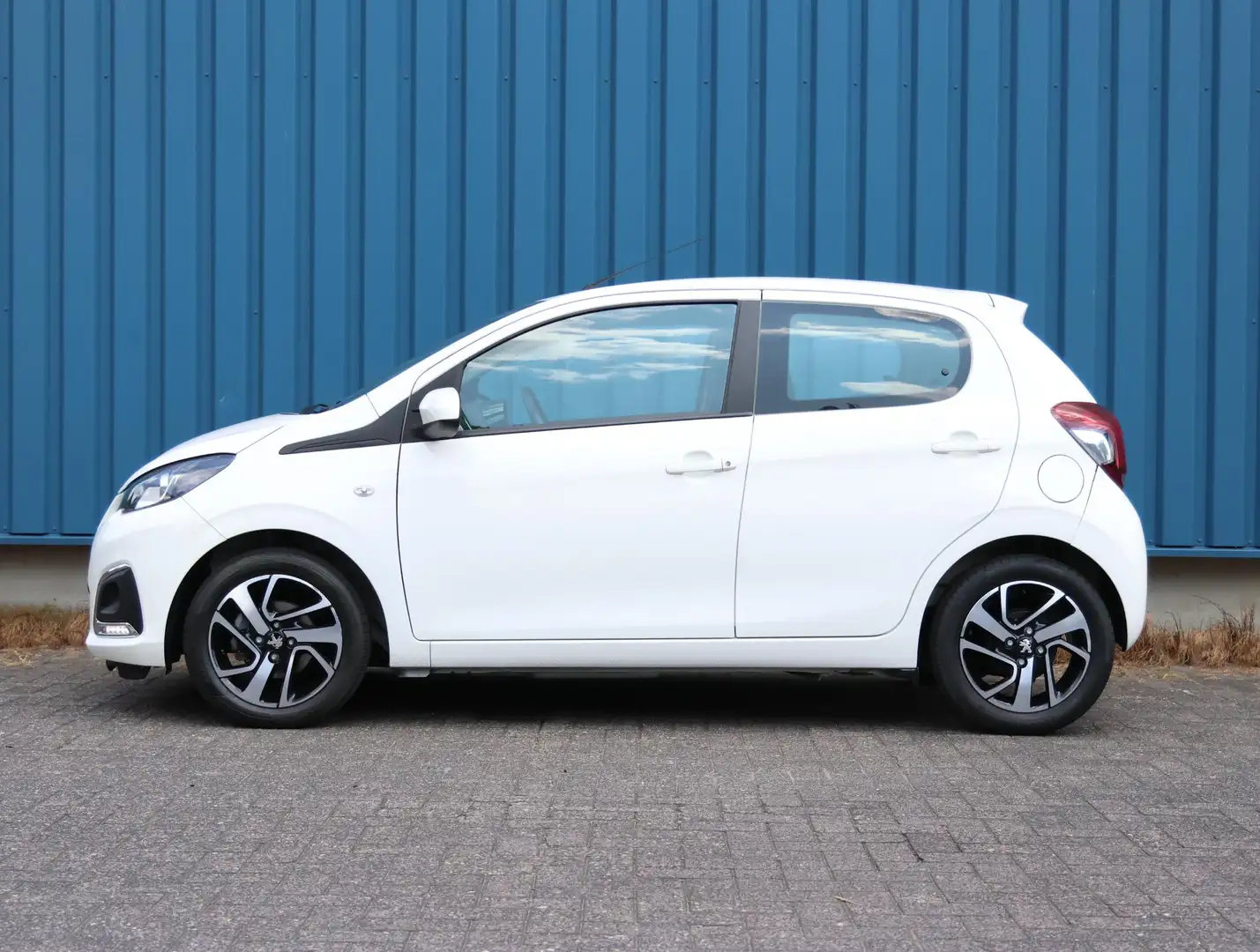 Peugeot 108 1.0 68 pk Allure | Navigatie | Airco | Bluetooth | Weiß - 2