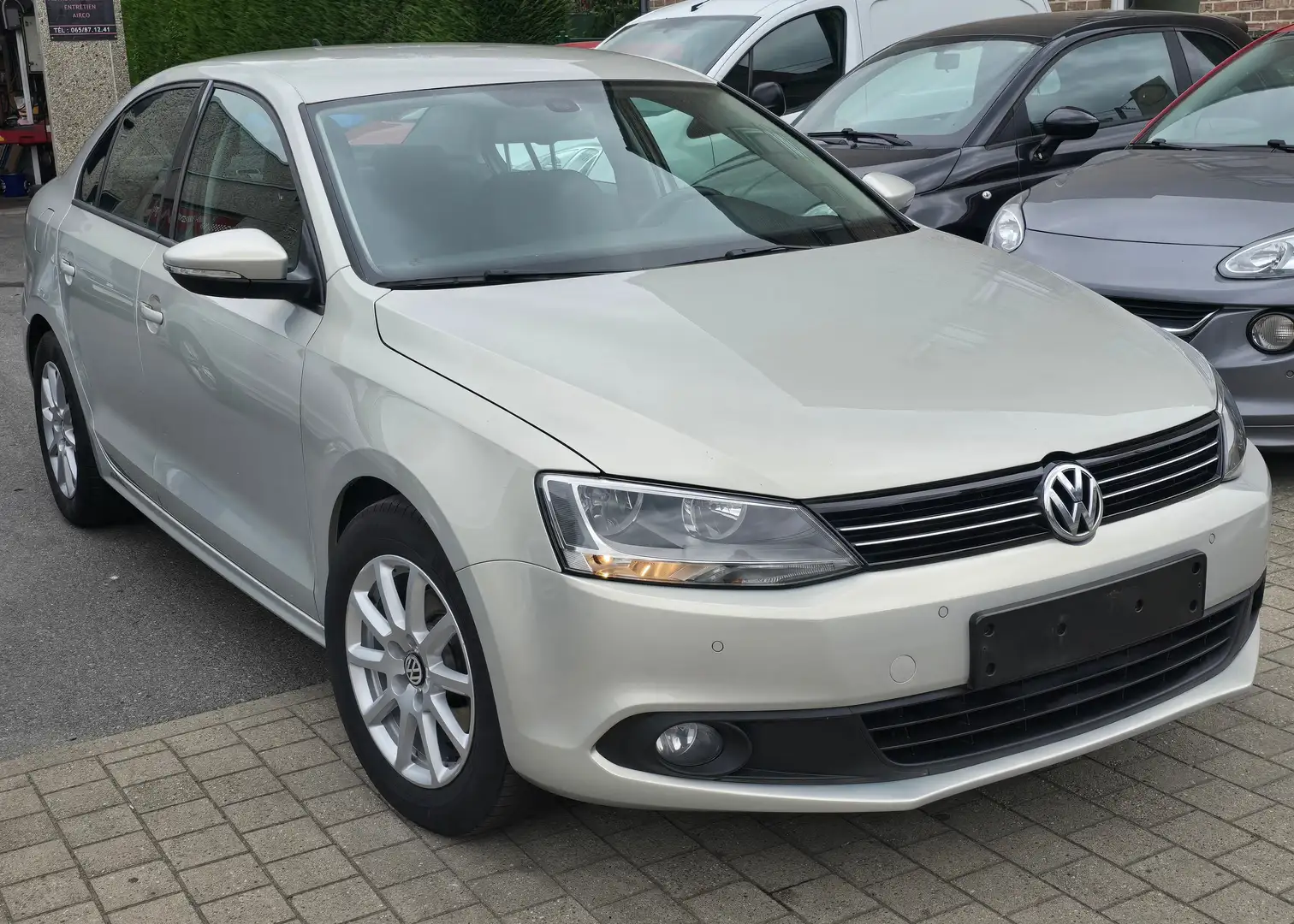 Volkswagen Jetta Jetta 1.2 TSI Comfortline 1ER PROPRIETAIRE CARNET Plateado - 1