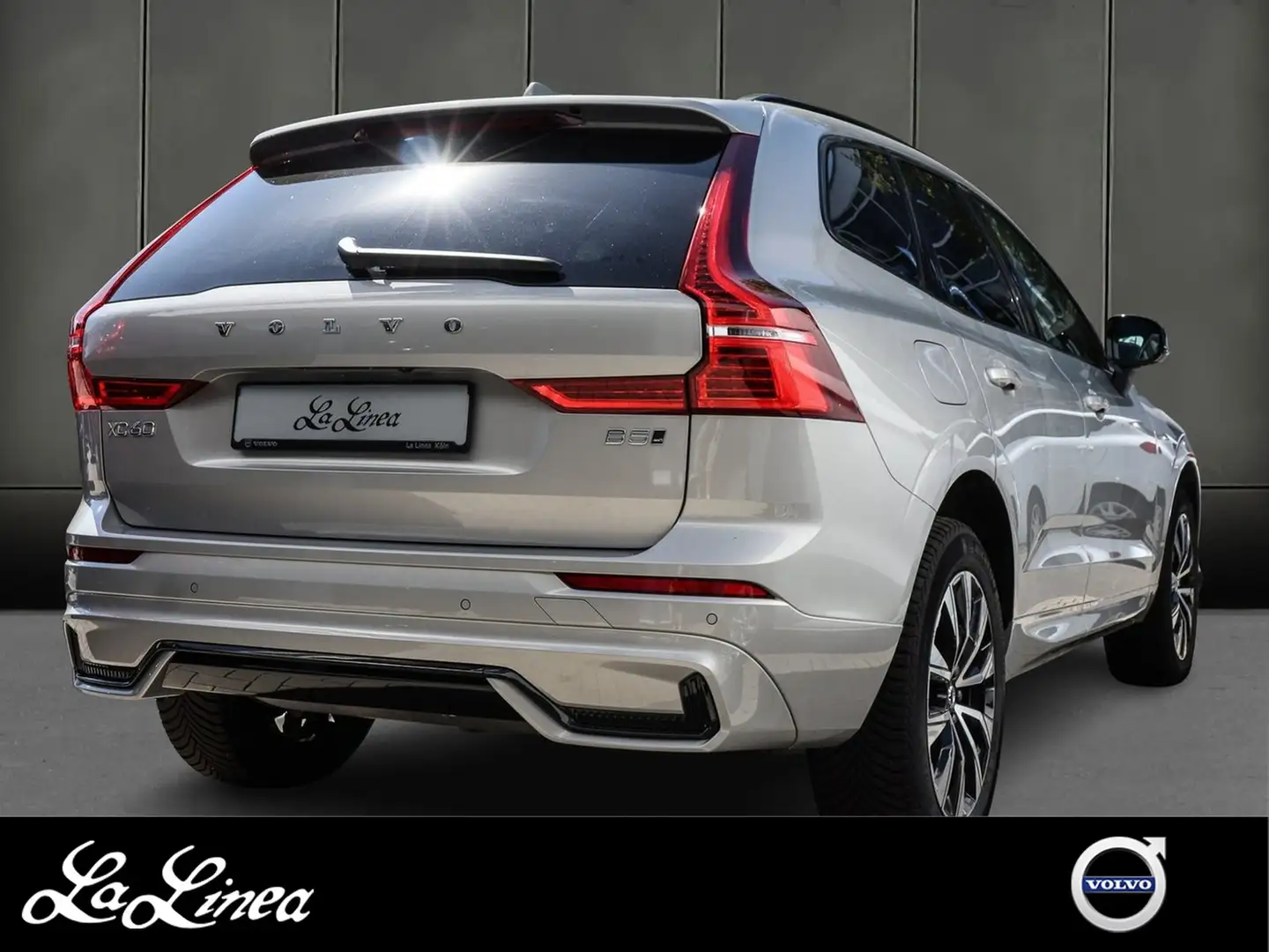 Volvo XC60 B5 (B) Benzin Plus Dark AWD #Leder/Sitzh./PDC/R... Argent - 2