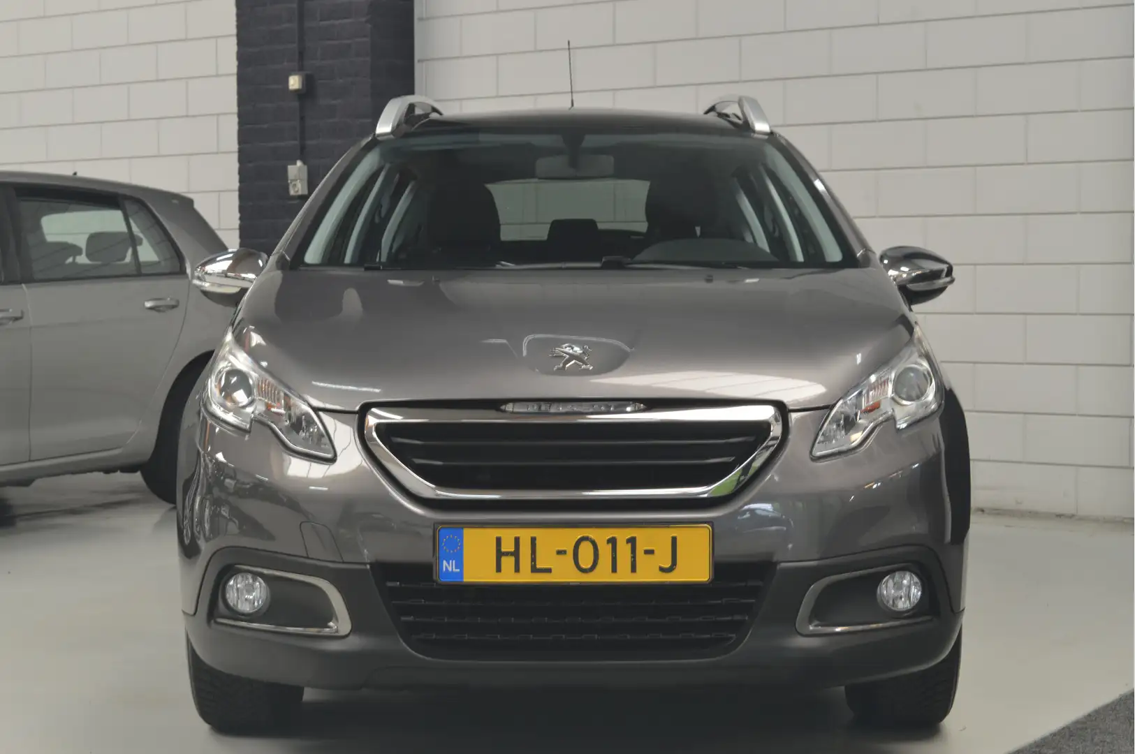 Peugeot 2008 1.2 PureTech Active // AIRCO // NAVI // CRUISE // Gris - 2