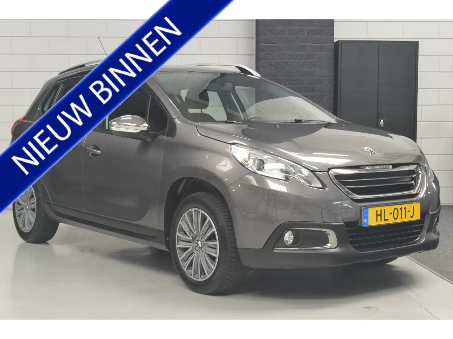 Peugeot 2008 1.2 PureTech Active // AIRCO // NAVI // CRUISE // Gris - 1