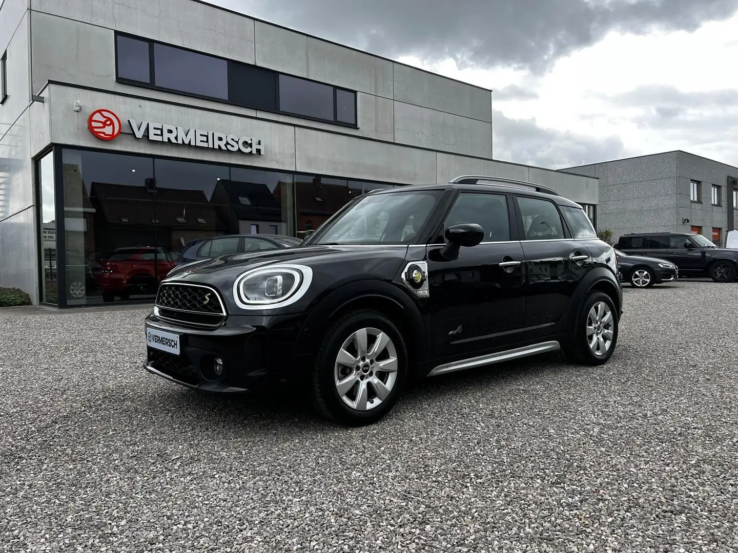 MINI Cooper SE Countryman 1.5A PHEV ALL4*LEDER*LED*PDC*4X4*NAVI*APP-CONNECT* Чёрный - 1