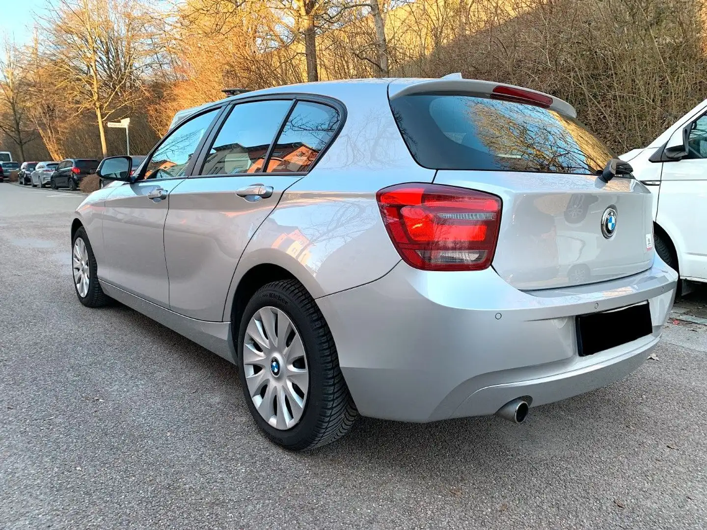BMW 116 d Silber - 2