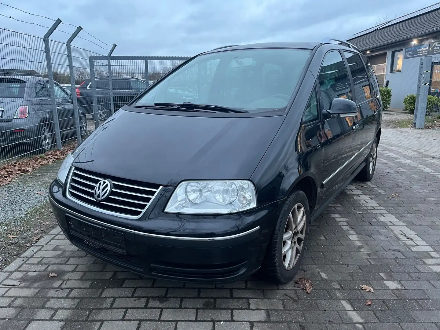 Volkswagen Sharan 1.9 TDI Freestyle AHK SHZ 7-Sitze Tempo. Schwarz - 1