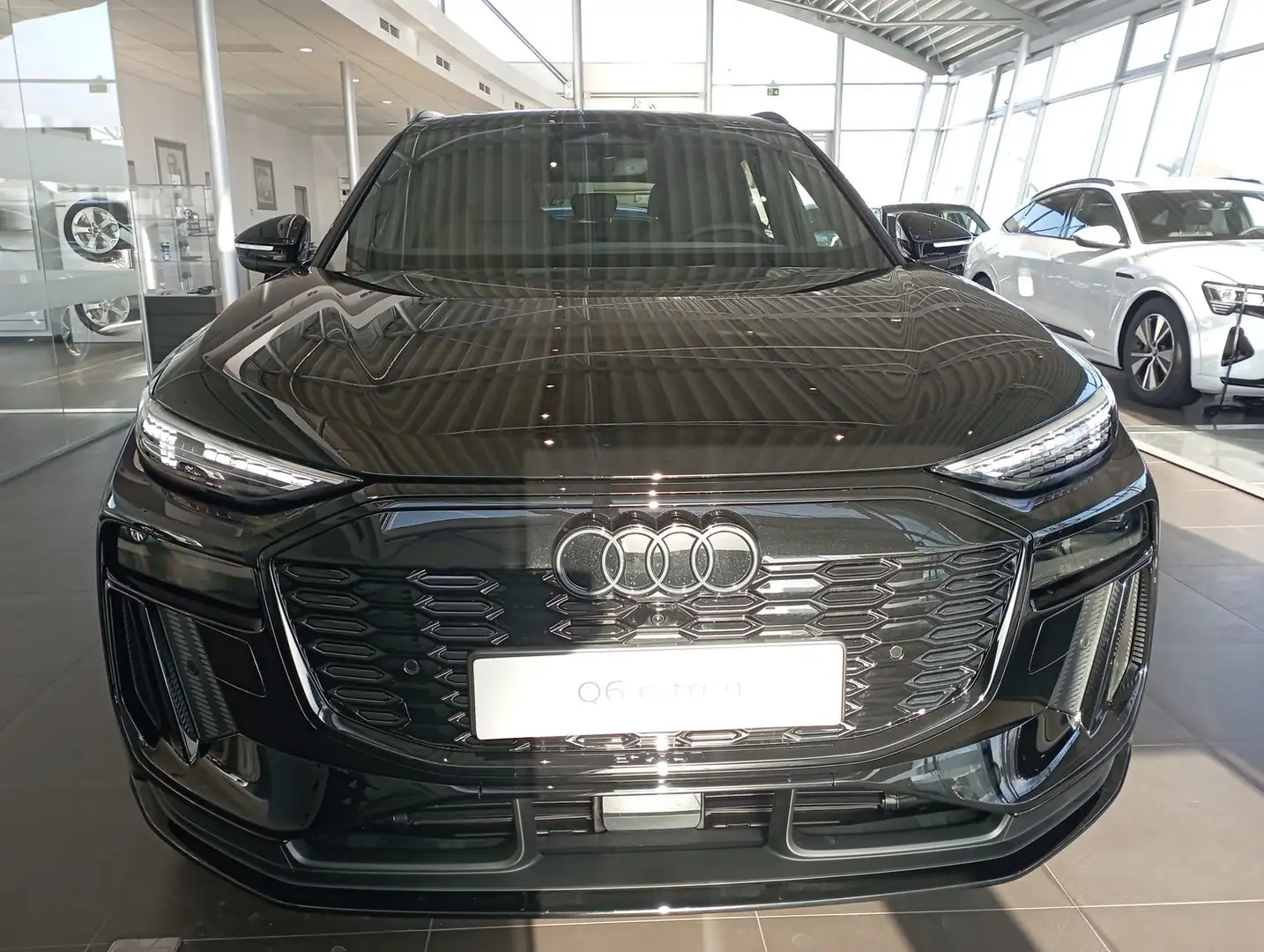 Audi Q6 e-tron quattro business Schwarz - 2