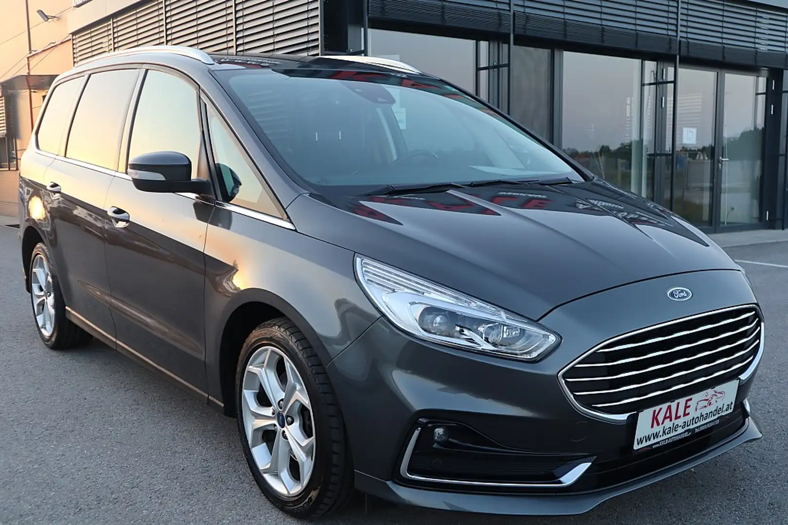 Ford Galaxy 2,0 EcoBlue SCR Titanium Aut.*7-Sitzer*LED*NAVI* Gris - 2