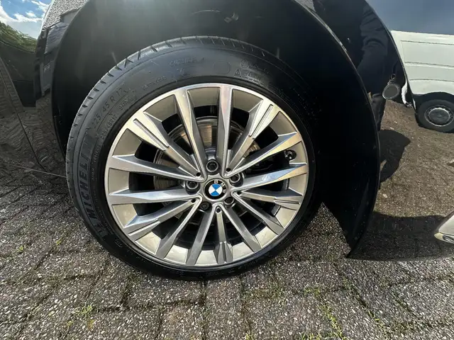 BMW 1 Series view 30