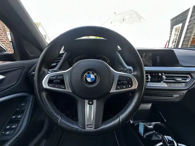 BMW 1 Series view 15