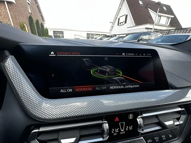 BMW 1 Series view 24
