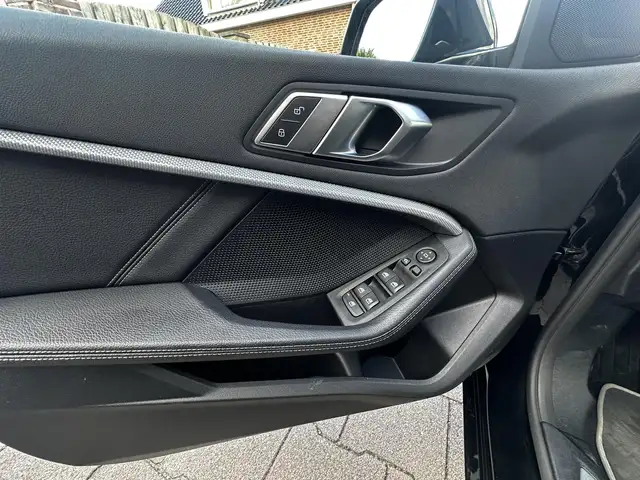BMW 1 Series view 26