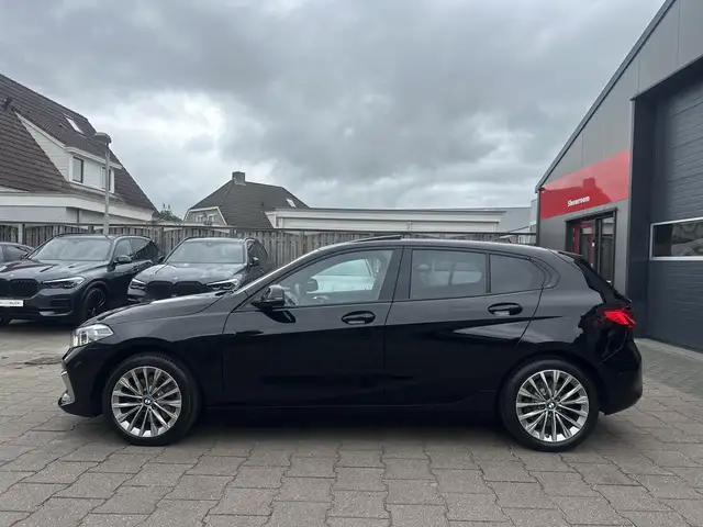 BMW 1 Series view 4