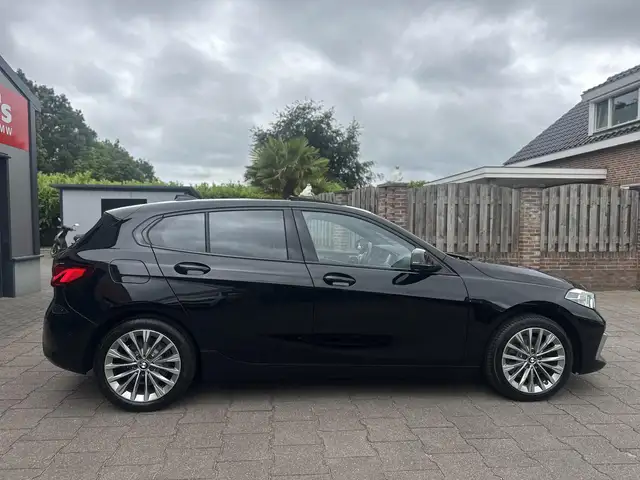 BMW 1 Series view 16