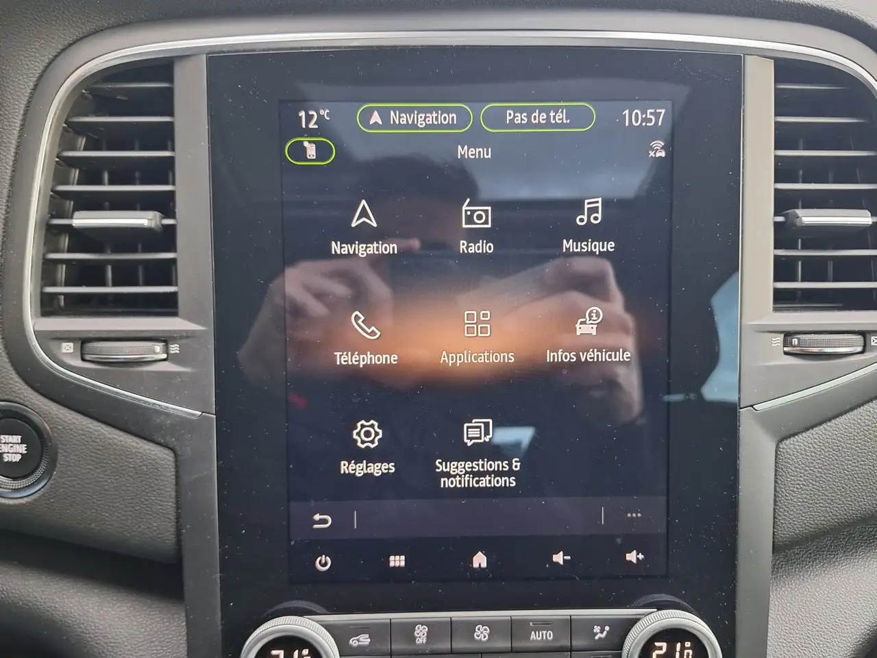 Renault Megane Citadine 5 portes — photo 25