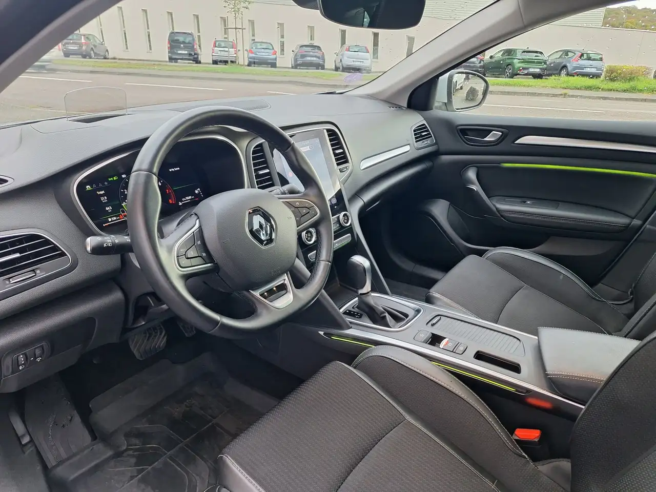 Renault Megane Citadine 5 portes — photo 12