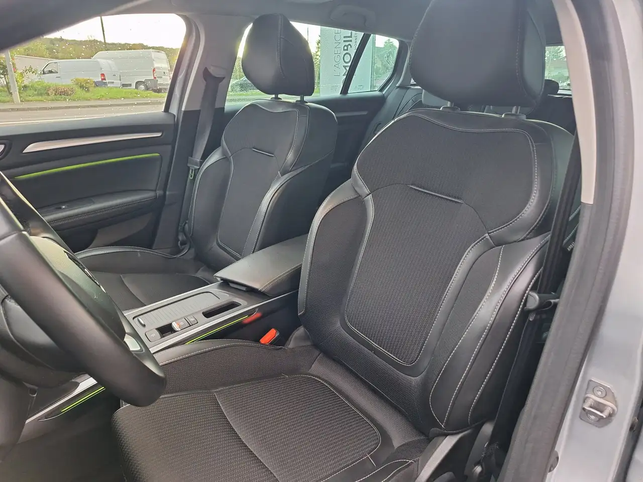 Renault Megane Citadine 5 portes — photo 13