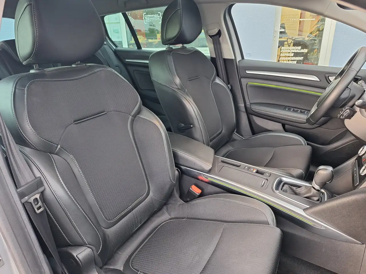 Renault Megane Citadine 5 portes — photo 15