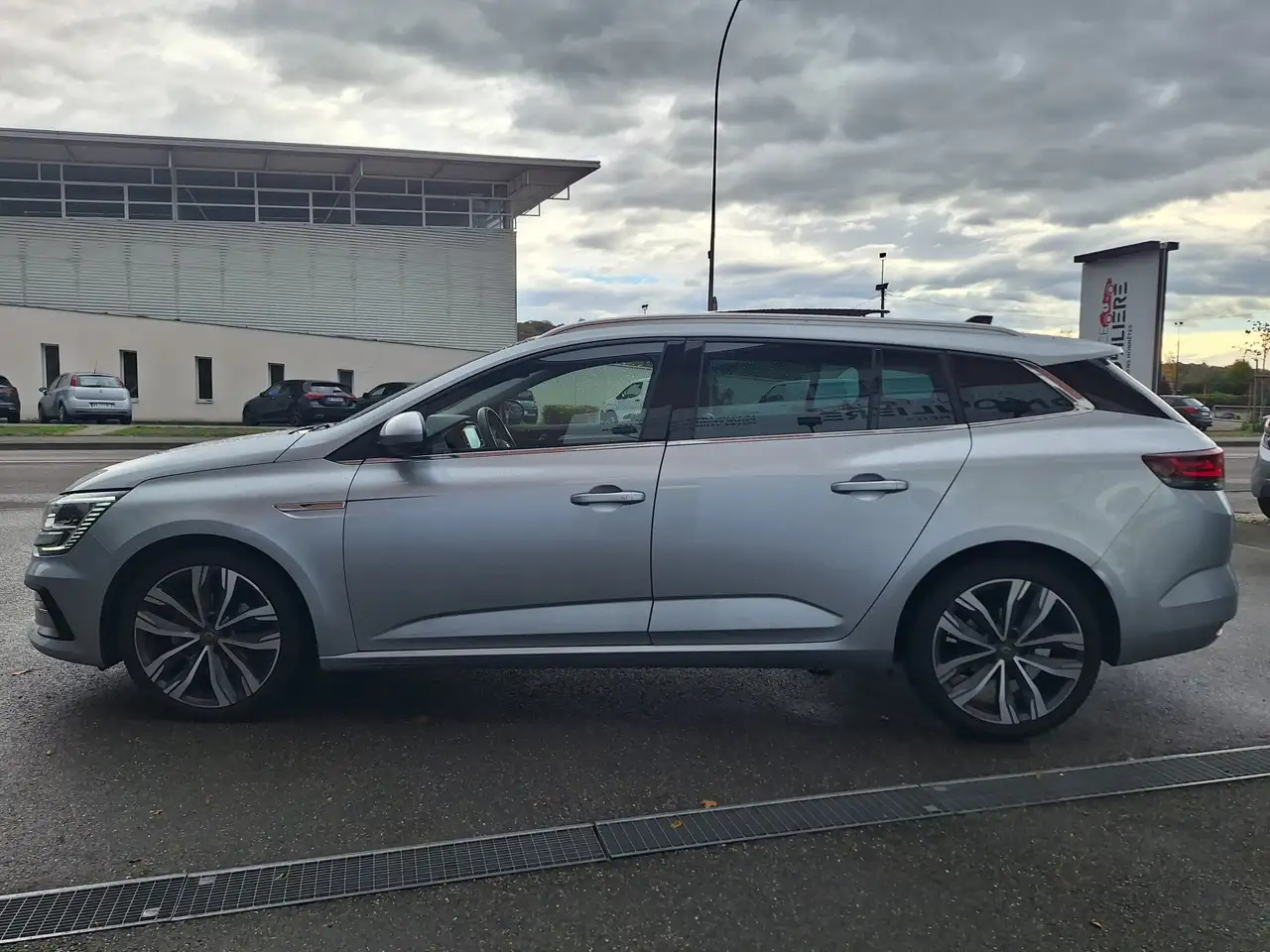 Renault Megane Citadine 5 portes — photo 4