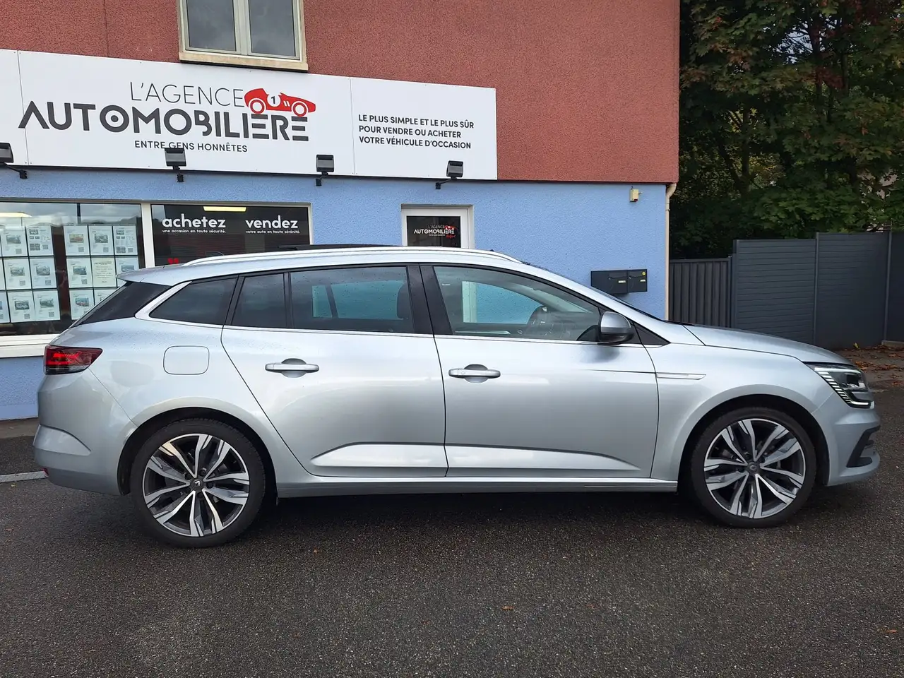 Renault Megane Citadine 5 portes — photo 8