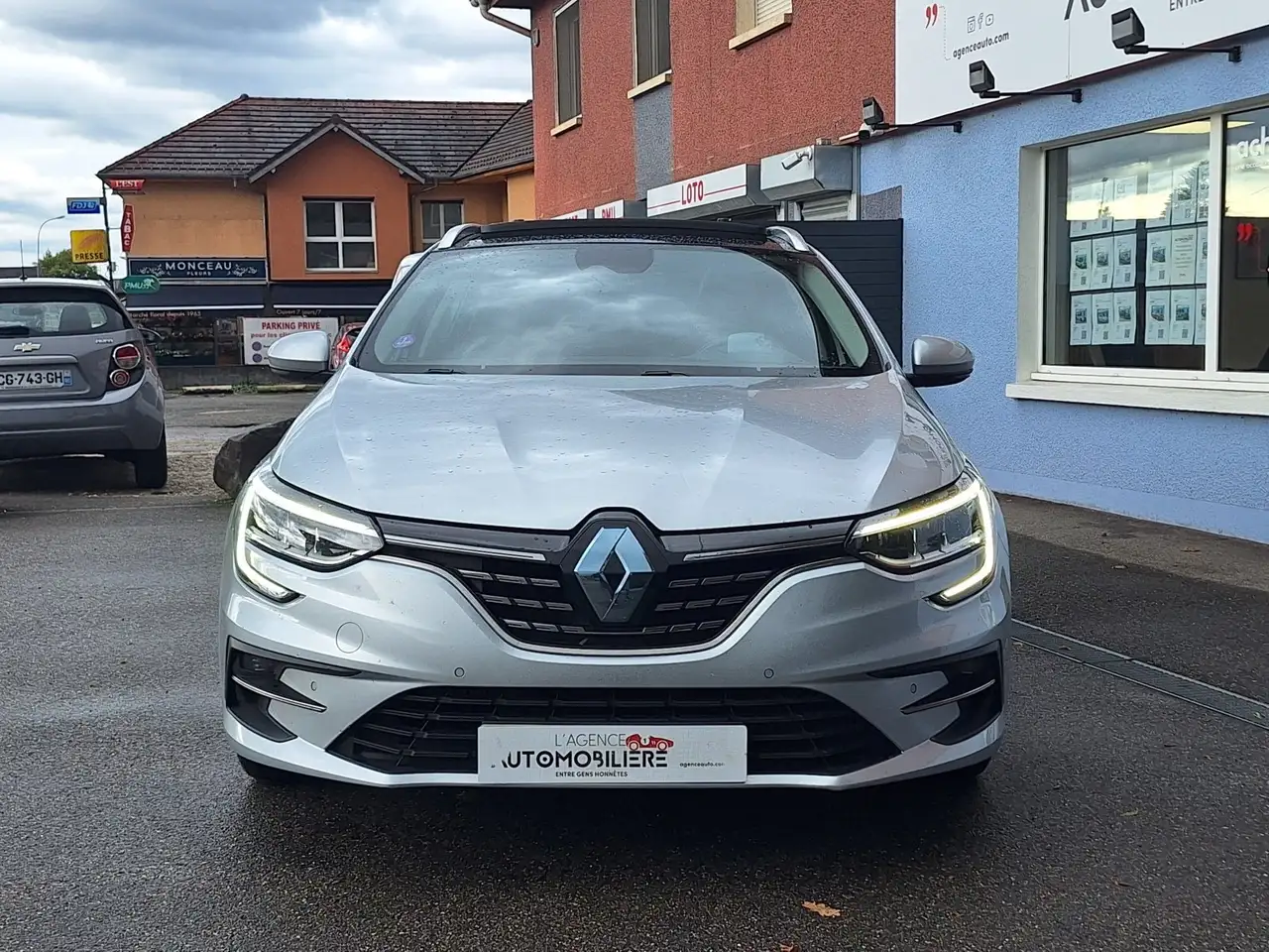 Renault Megane Citadine 5 portes — photo 2