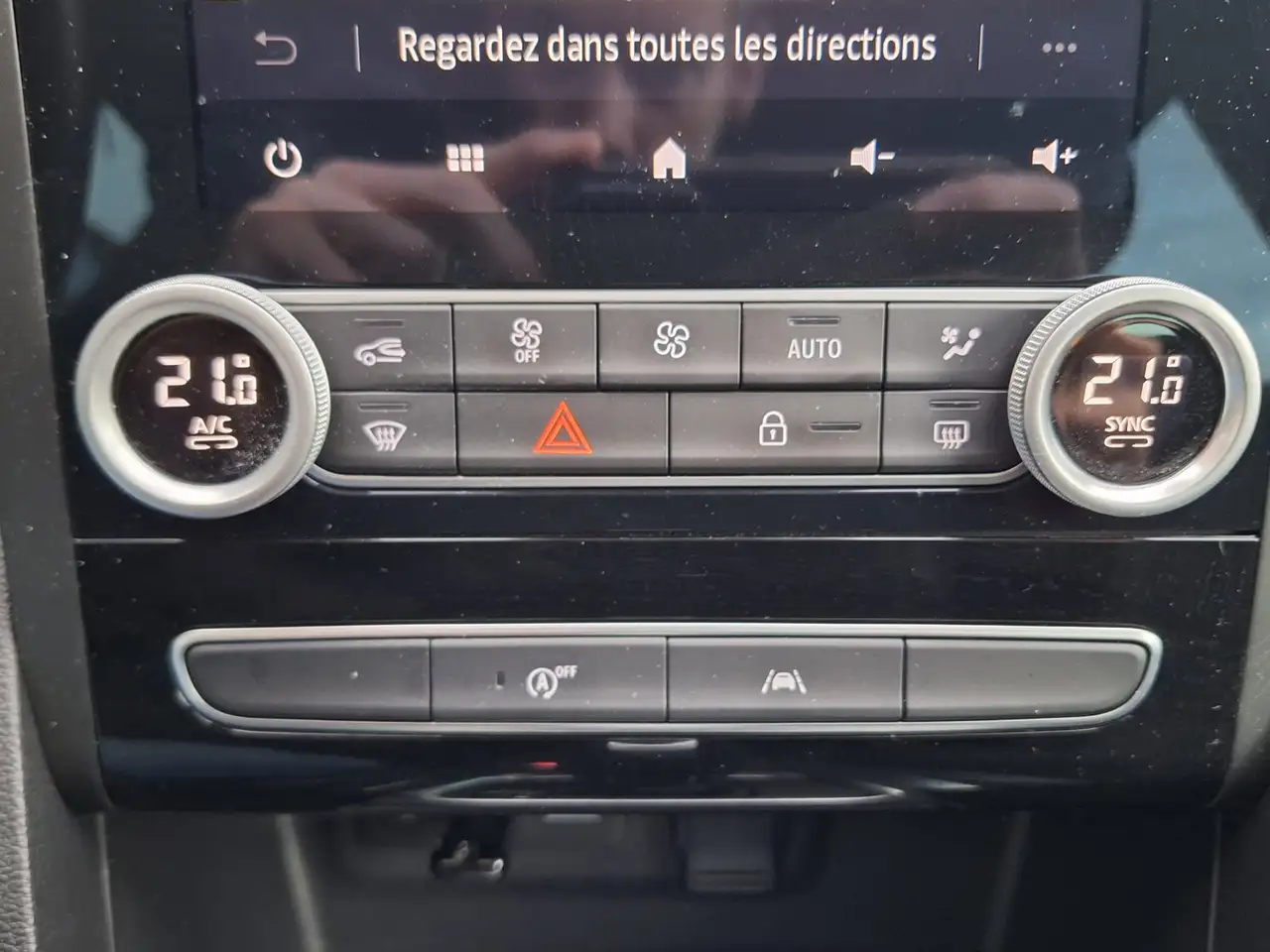Renault Megane Citadine 5 portes — photo 28