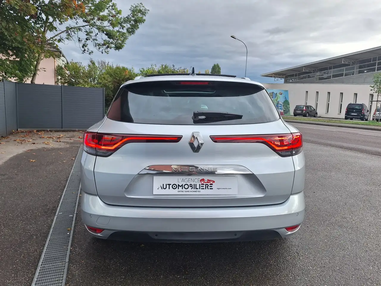 Renault Megane Citadine 5 portes — photo 6