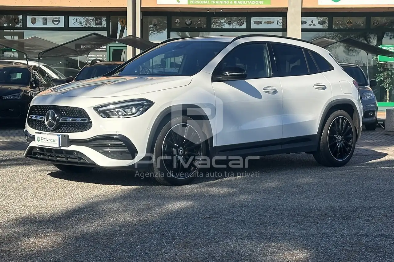 Mercedes-Benz GLA 200