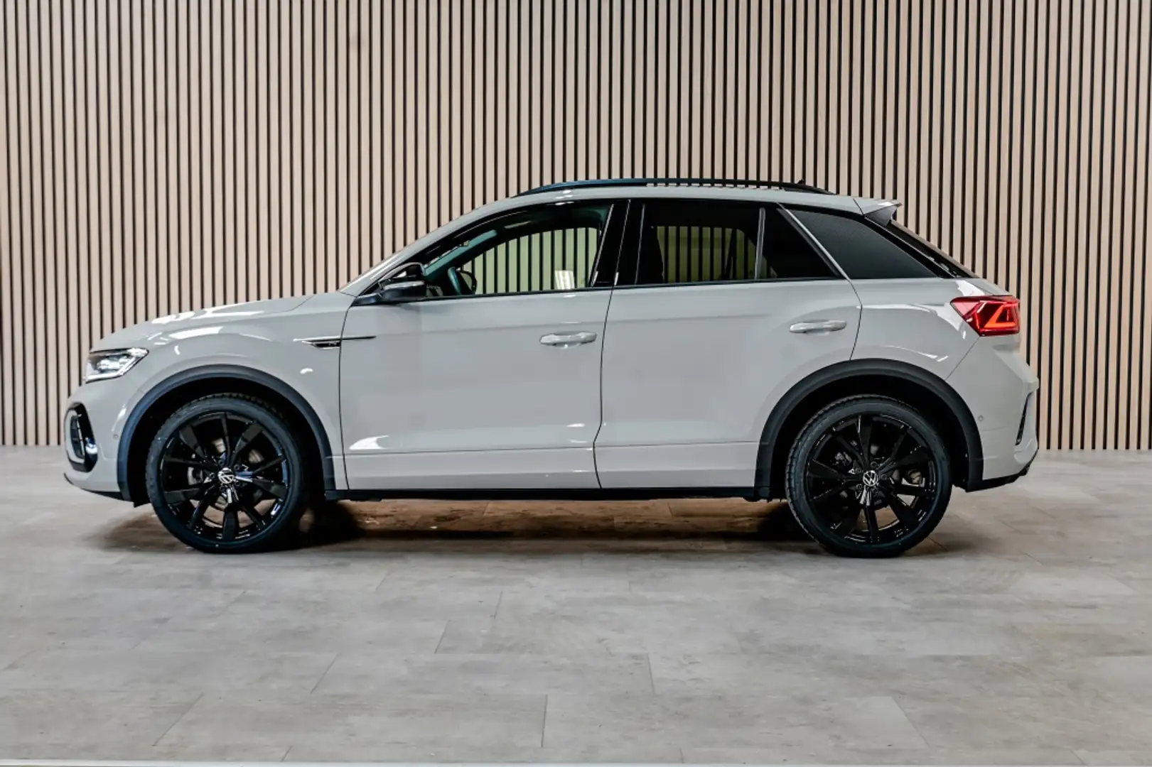 Volkswagen T-Roc 1.5 TSI R-Line Beats|Navi|ACC|Pano|Trekhaak ASCOT Beige - 2