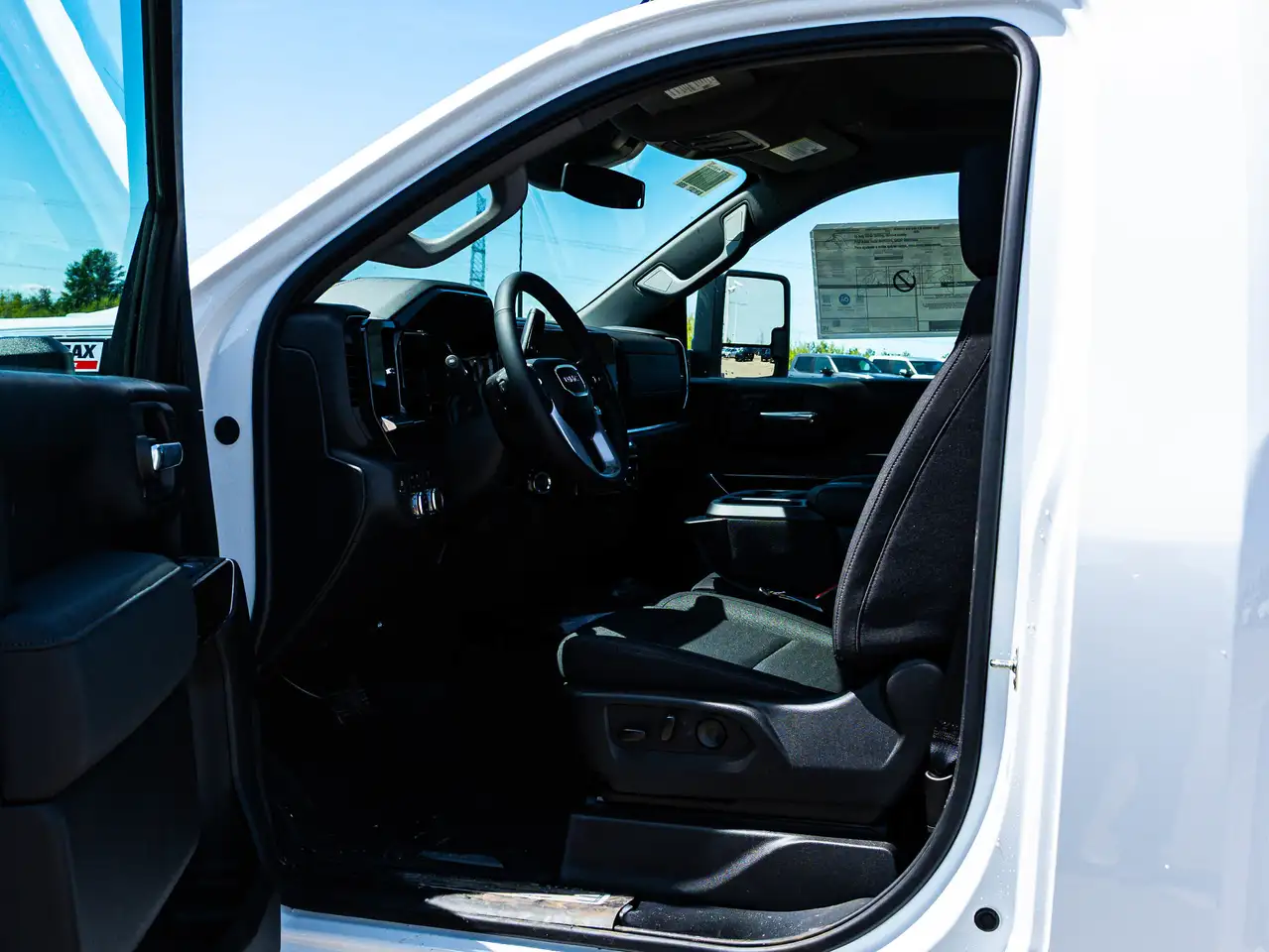 GMC Sierra 3500HD снимка GMC Sierra 3500HD