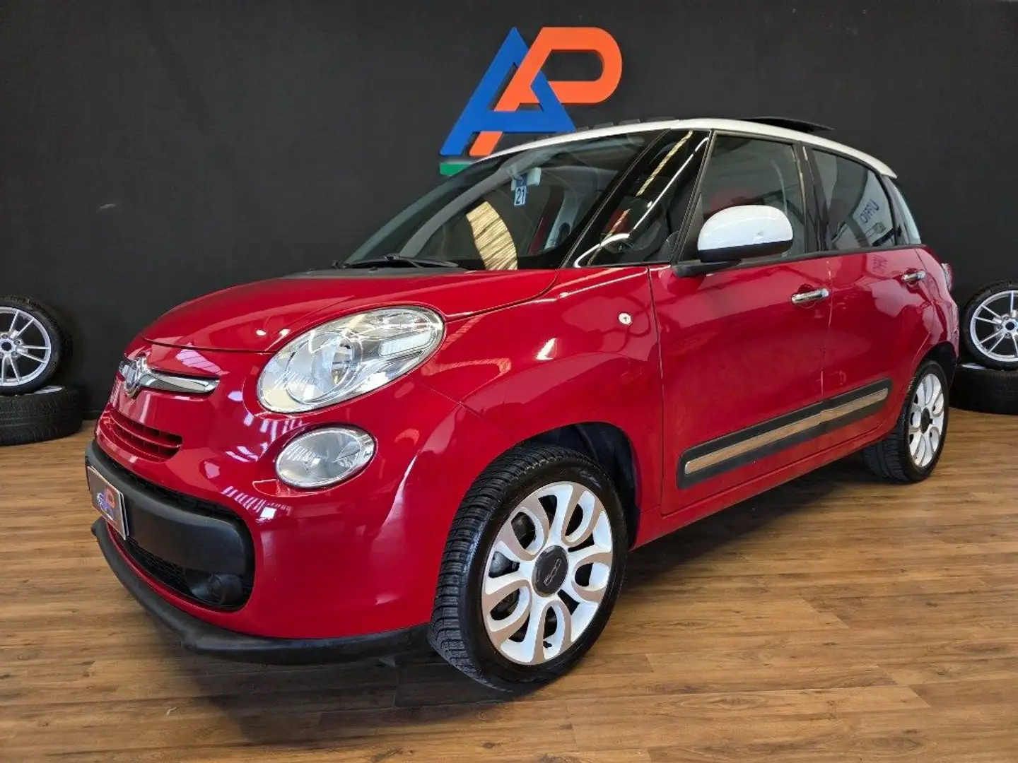Fiat 500L 1.3 Multijet 85 CV Lounge TETTO APRIBILE Rood - 1