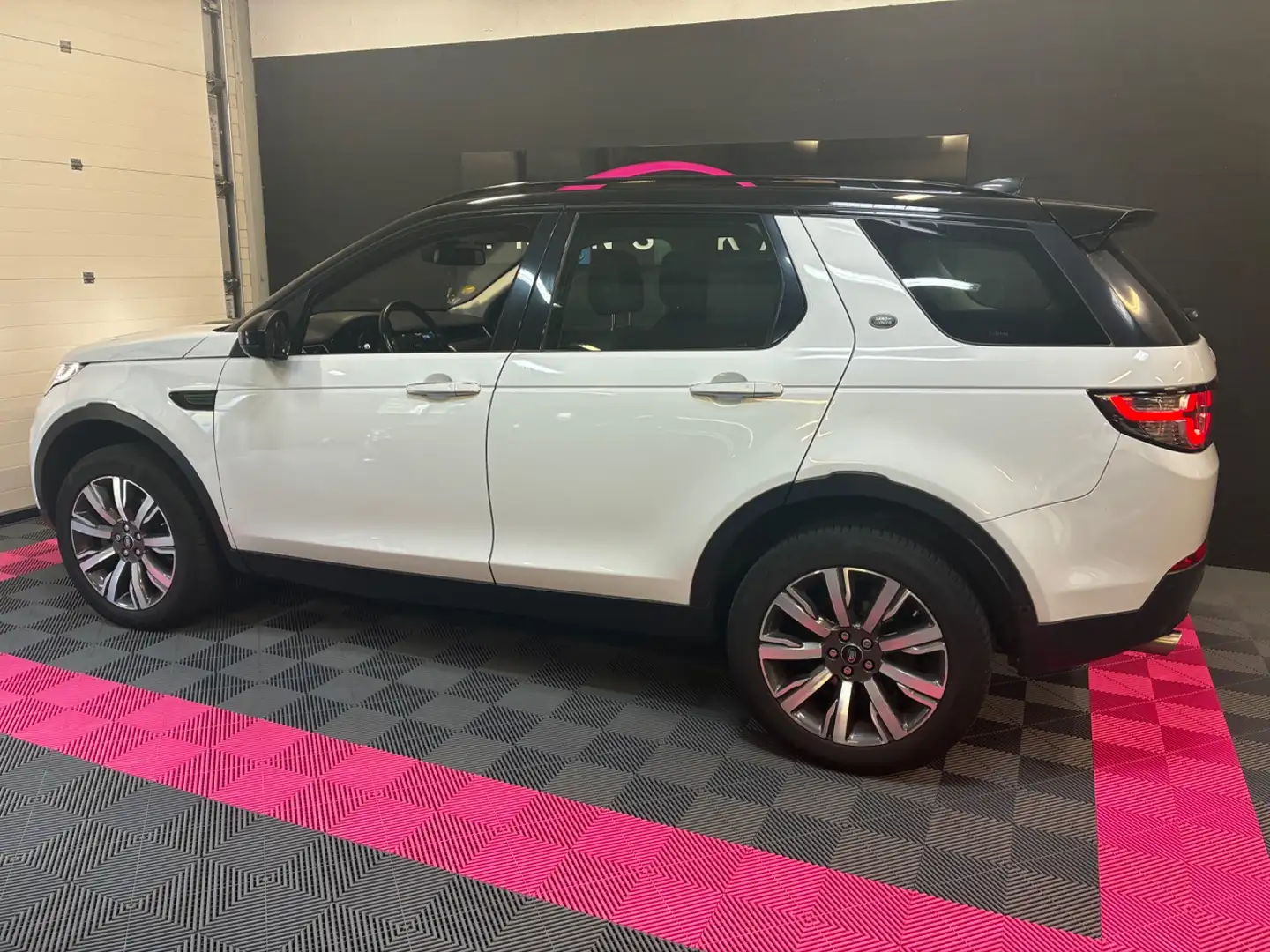 Land Rover Discovery Sport HSE LUXURY Белый - 2