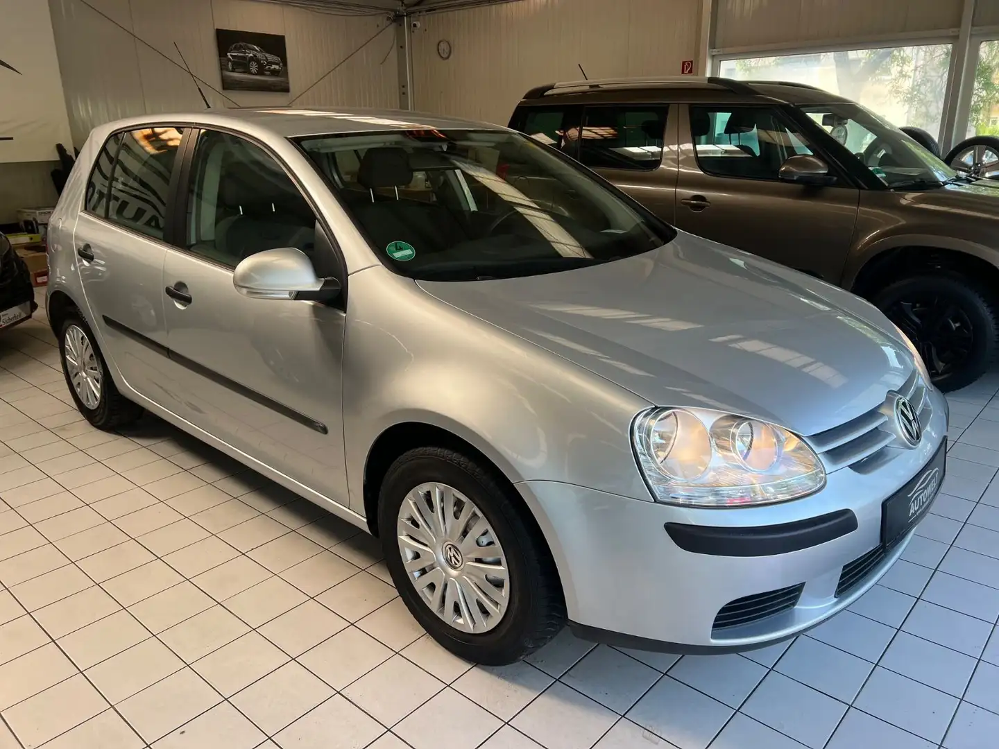 Volkswagen Golf V Lim. Trendline*TÜVneu*Service*Klima* Argent - 1