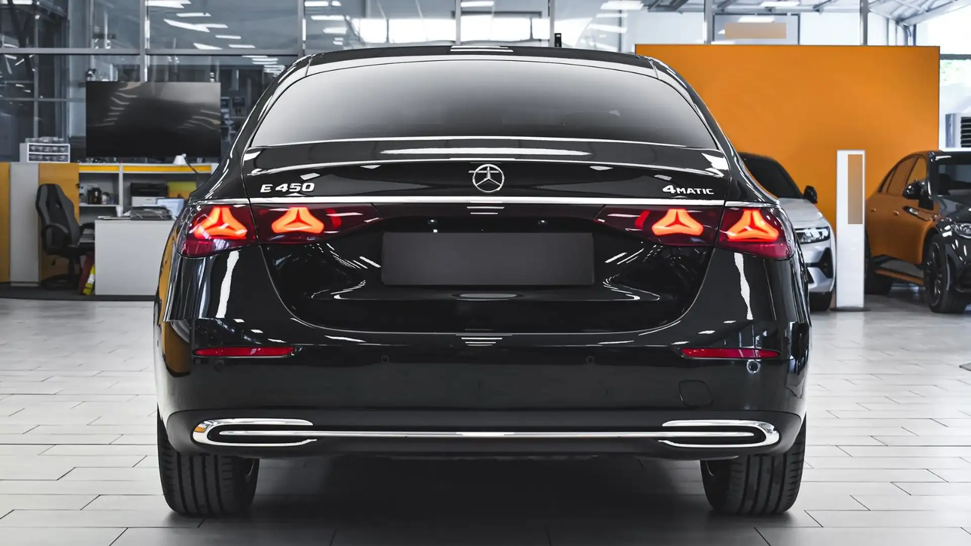Mercedes-Benz E 450 AVANTGARDE Mild Hybrid 4MATIC Schwarz - 2