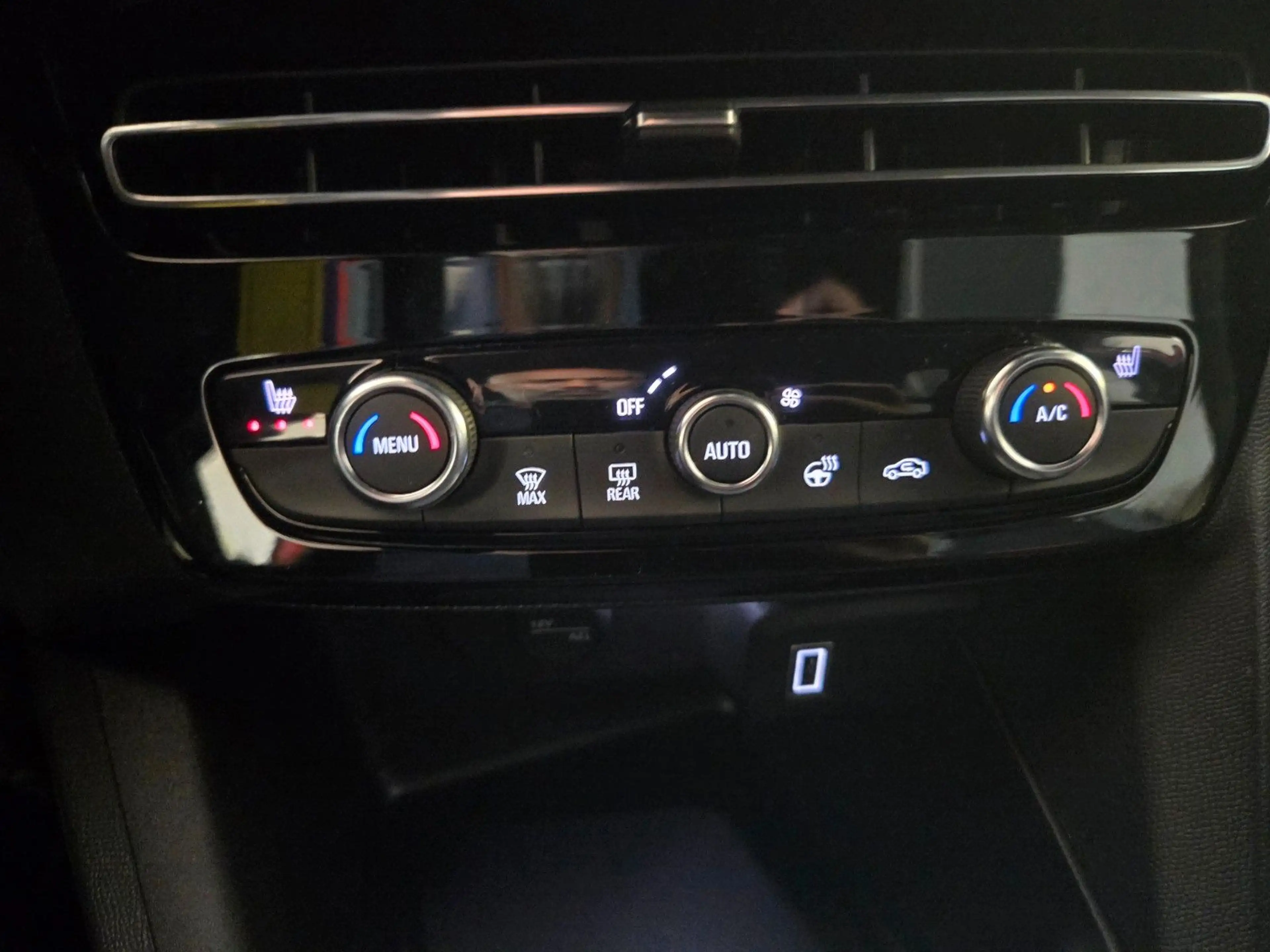 Opel Mokka 1.2T MT6 YES Sitzheizung + Allwetterreife — photo 12