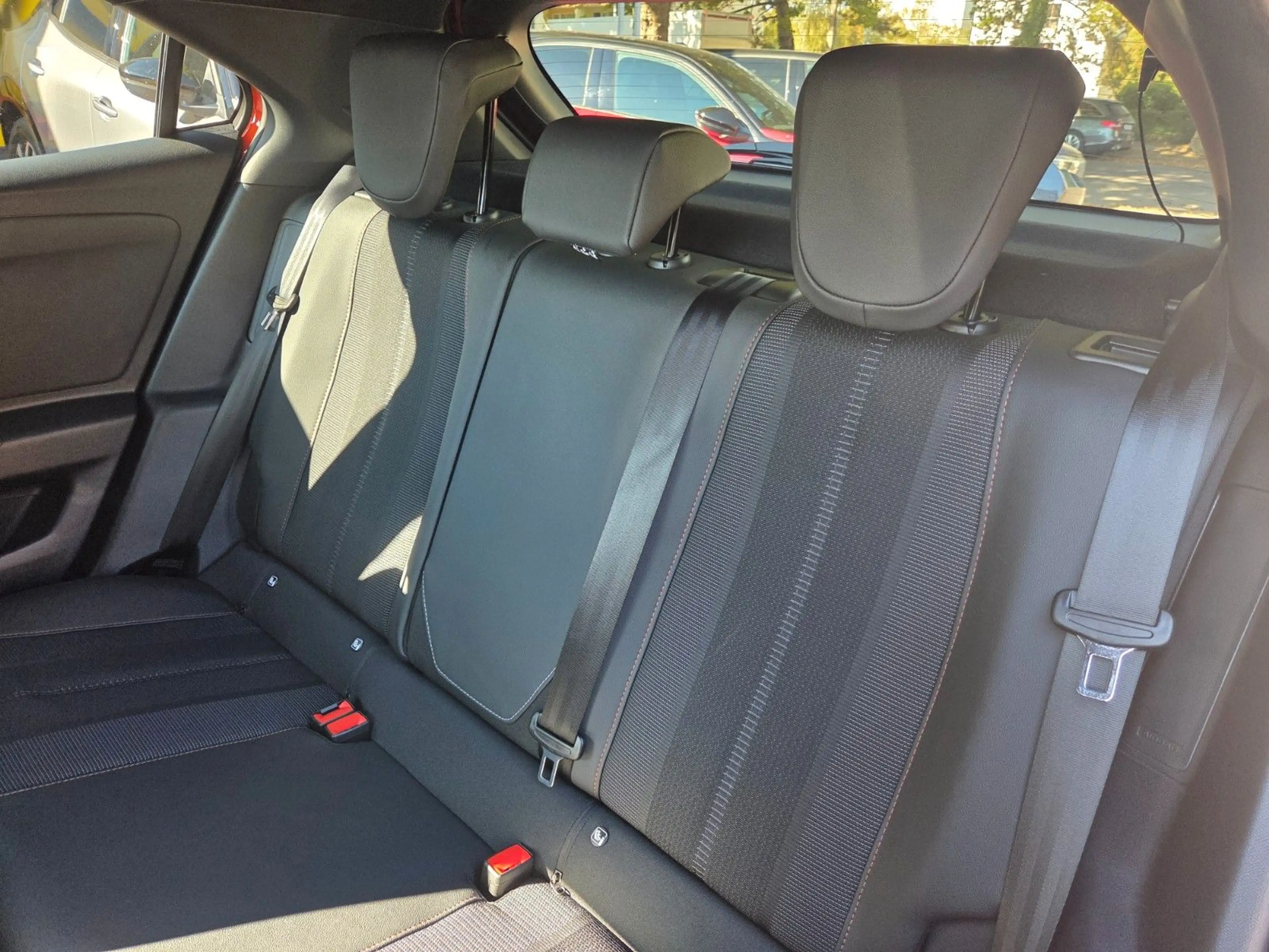 Opel Mokka 1.2T MT6 YES Sitzheizung + Allwetterreife — photo 14