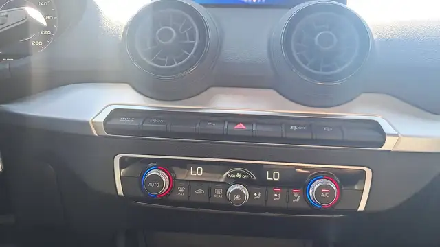 Audi Q2 view 13
